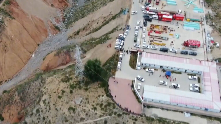 cinde-yapimi-suren-koprude-olumcul-hata-12-olu-4-kisi-araniyor-celik-halat-koptu-TSaqRWcM.jpg