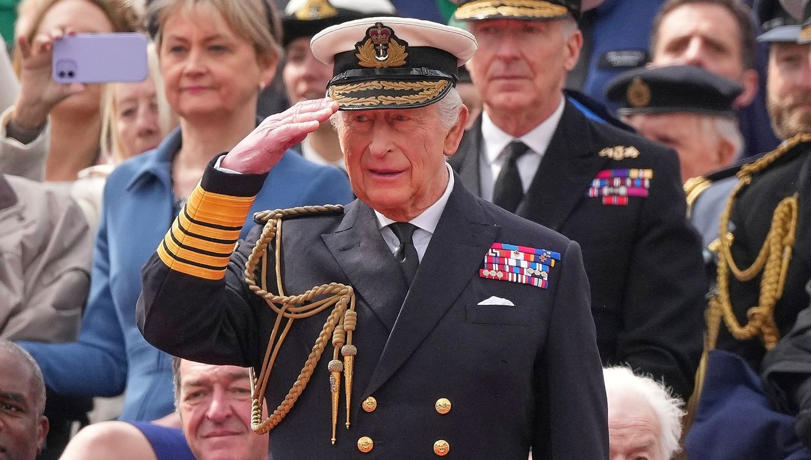 kral charlesin kara yili populeritesi rekor seviyede dustu 8sMhdbzK