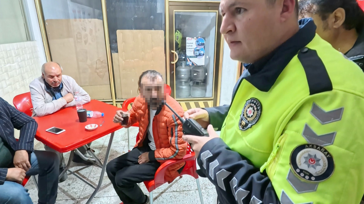 aksarayda yasal sinirin 8 kat ustunde alkollu olan sahis kaza yaptiktan sonra kahveye gitti LgRzcnaV.jpg