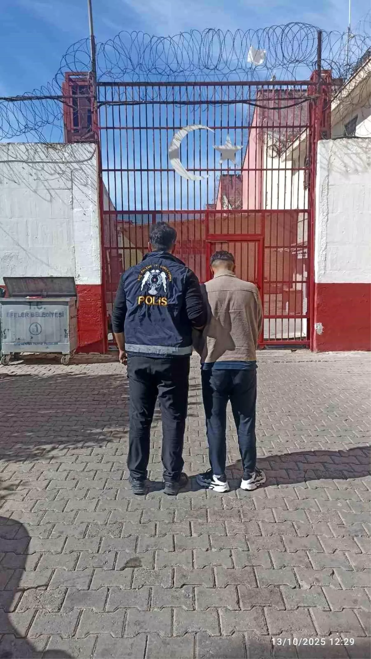 aydinda firari hukumlu polisi tarafindan yakalandi X2KwP6zR.jpg