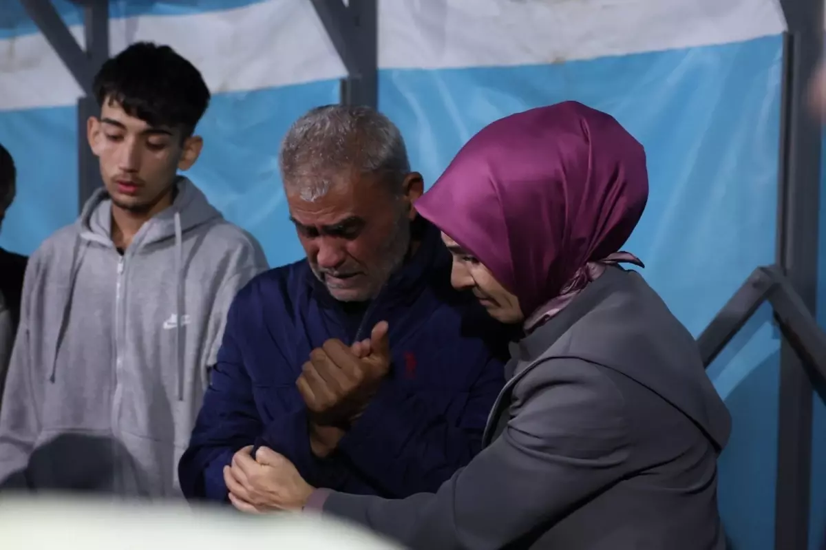 bakan goktas meliha keskinin ailesini ziyaret etti ElSCP6xu.jpg