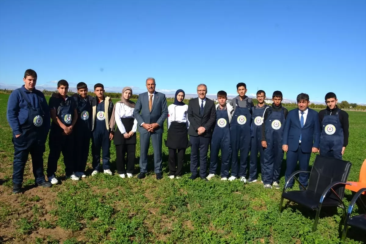 battalgazi tarim lisesinde misir hasadi gerceklestirildi 2Ywp1xt2.jpg