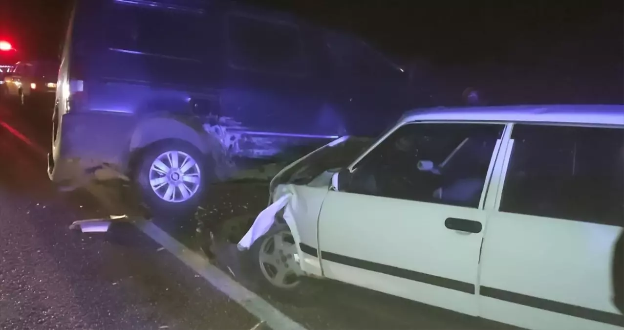 konyada otomobil ile minibus carpisti 2 yarali BCPryvQH