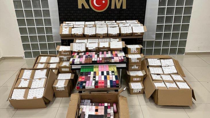 manisada otomobilden 2 bin 710 kacak parfum cikti nAQZV6Xw.jpg