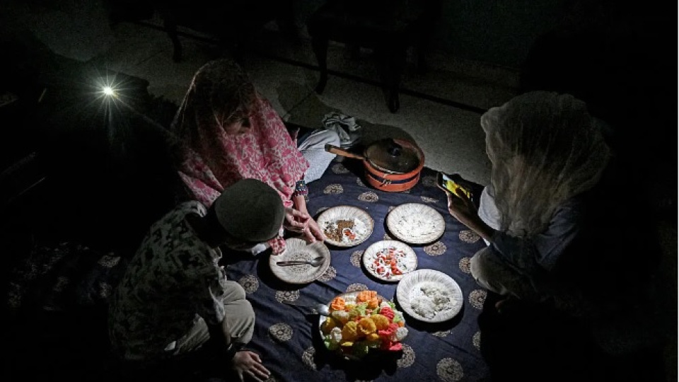 Pakistan Tarihinin En Büyük Enerji Sorunu ile Yüz Yüze