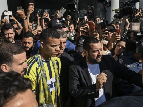Fenerbahcenin yeni transferi mason greenwooda coskulu karsilama MwsLQUTt